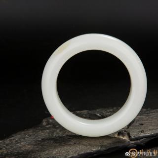 我有5万块,是买和田玉手镯还是挂件呢?哪样更划算?