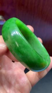 59圈口 和田玉碧玉手镯,油性十足,色泽阳绿,密度均匀,品相好,尺寸