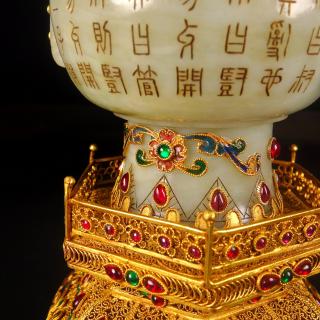 旧藏铜鎏金和田玉镶嵌玉炉,玉质细腻,料子油润,重量:820克,高度:24cm