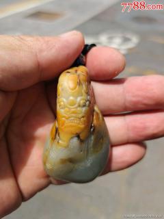 和田玉青花籽料把件