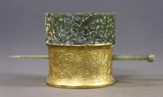 臻品旧藏老和田玉包金錾刻帽冠 高10厘米,长20厘米,宽9.5厘米,重225克